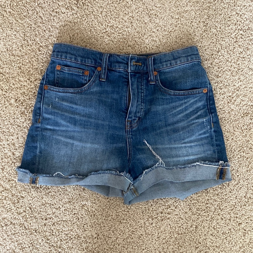 Madewell distressed shorts size 26
